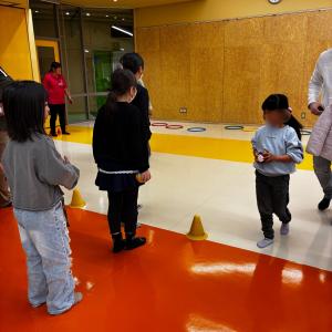 新聞ボール投げ